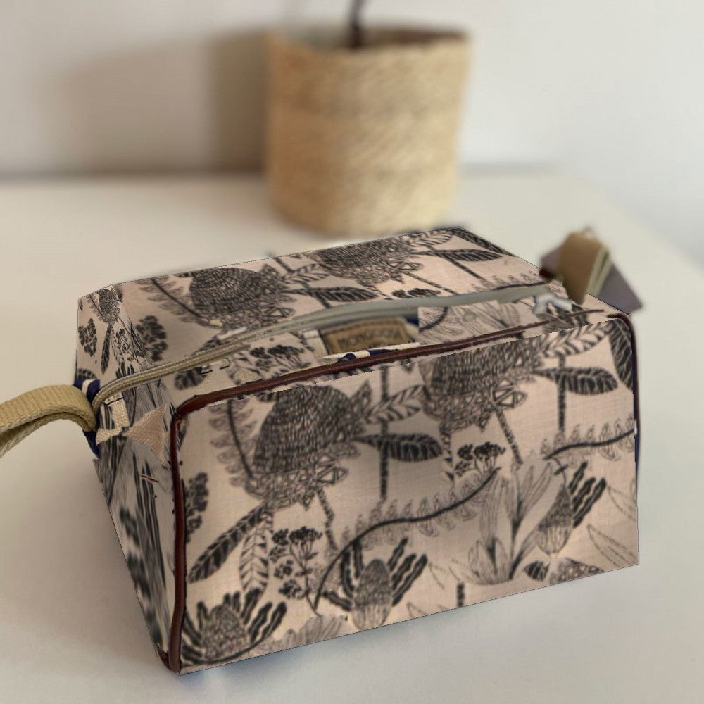 Mongoose Toiletry Bag in Fynbos Charcoal-Natural
