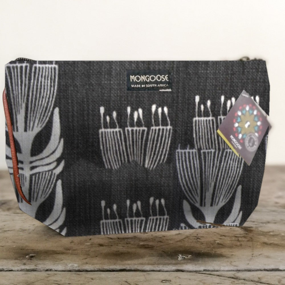 Mongoose Makeup Bag in Pincushion Cream-Charcoal
