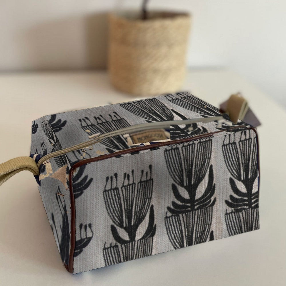 Mongoose Toiletry Bag in Pincushion Charcoal-Natural