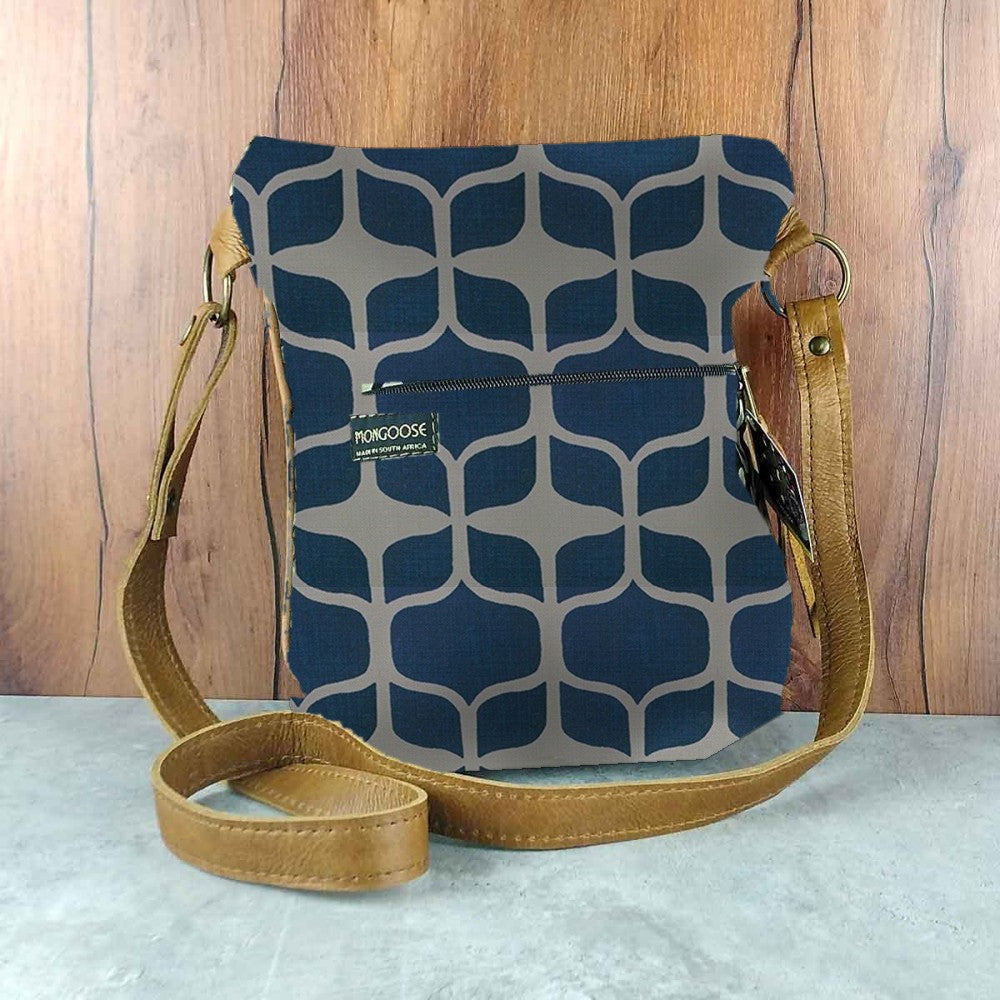 Mongoose Pouch Bag in Graphic Teal-Mint
