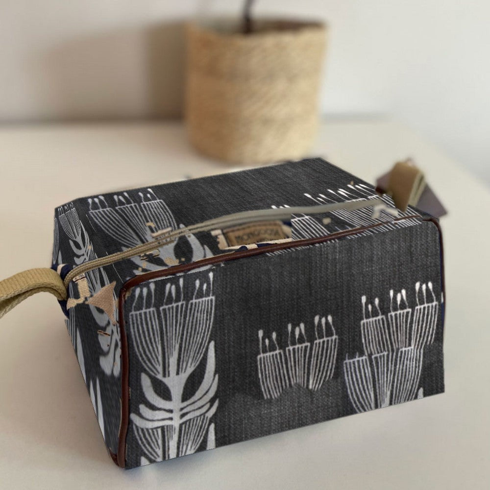 Mongoose Toiletry Bag in Pincushion Cream-Charcoal