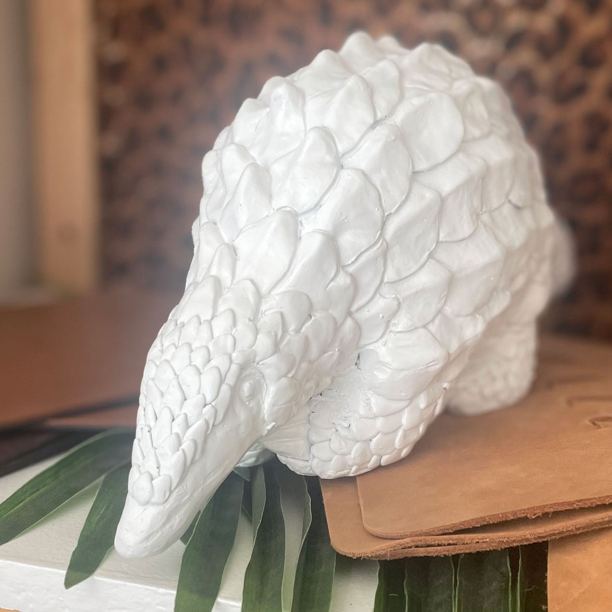 Pangolin – WHITE – view 2
