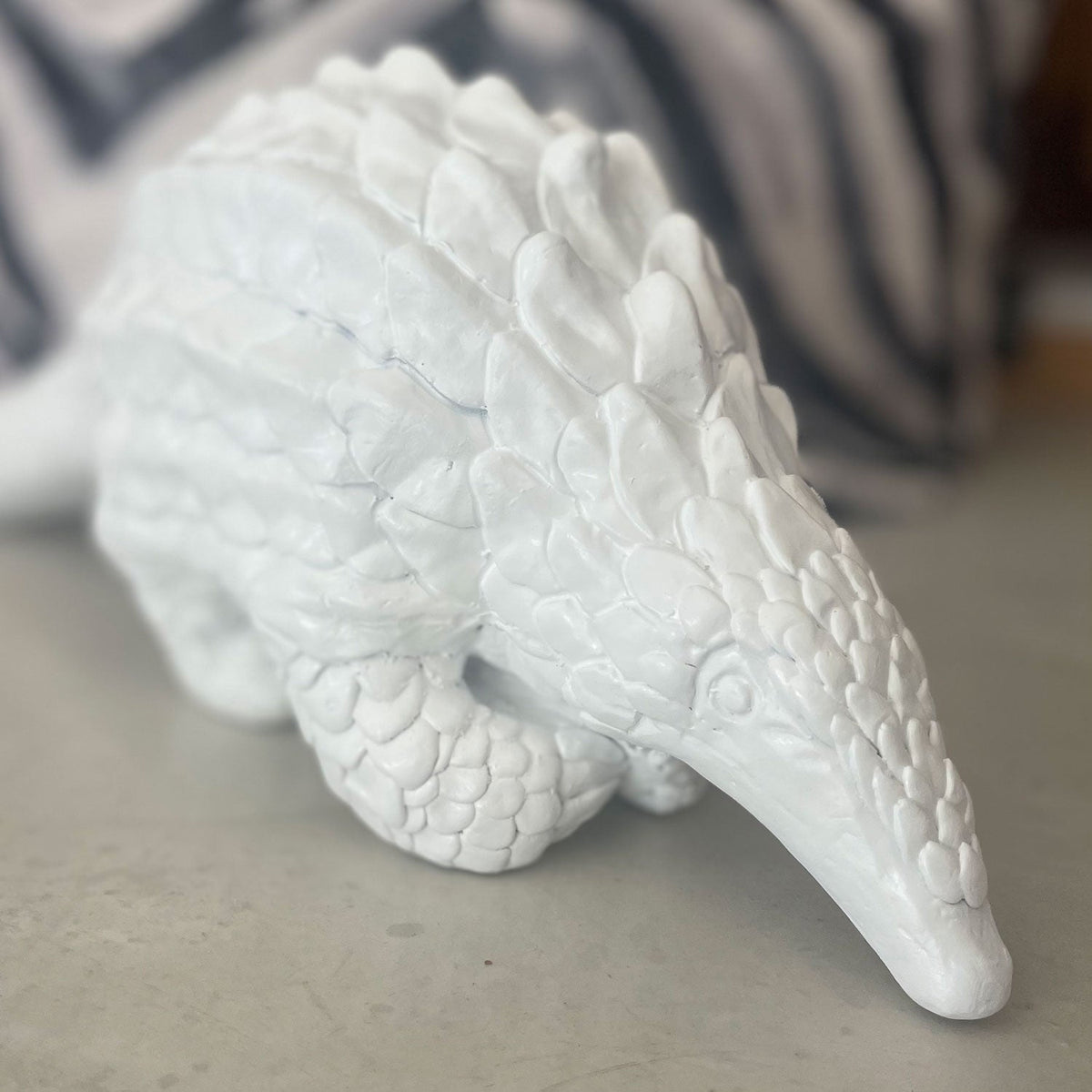 Pangolin – WHITE – view 4