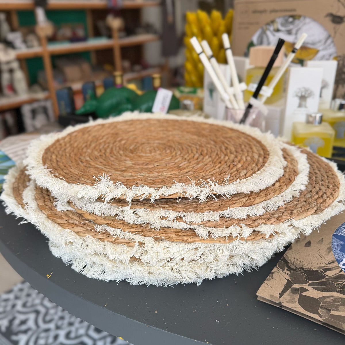 Woven Placemats – White Fringe