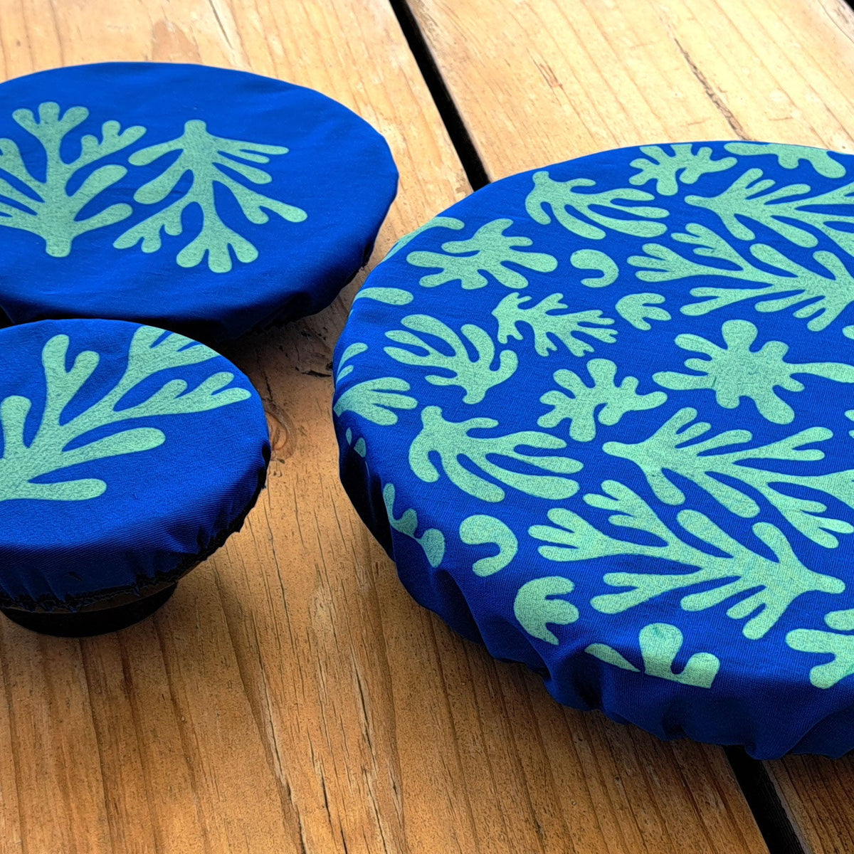 NiNi Bowl Covers – SEAWEED – Turquoise on Blue – view 2