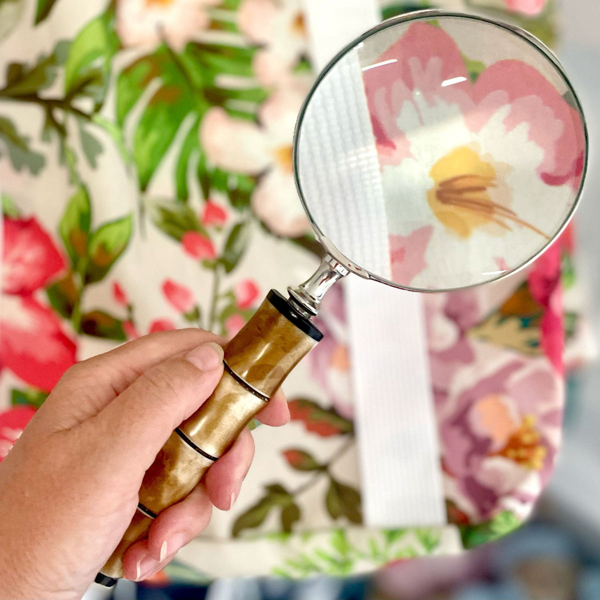 Magnifying Glass – Scalloped Bone – view 2