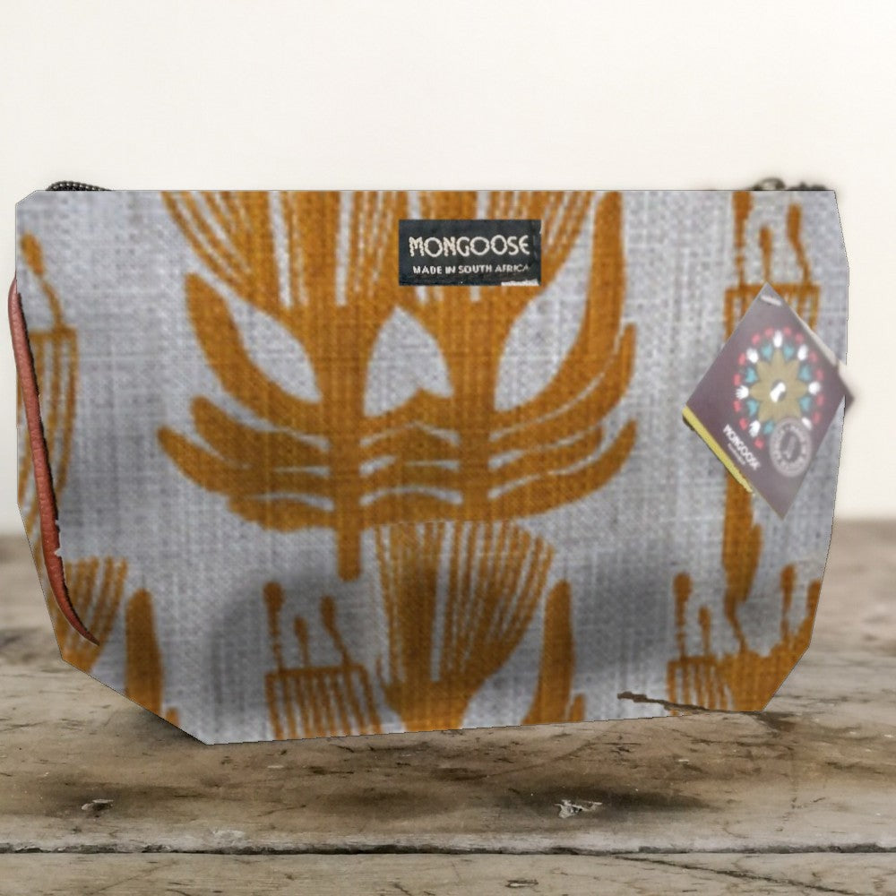 Mongoose Makeup Bag in Pincushion Lemon-Natural