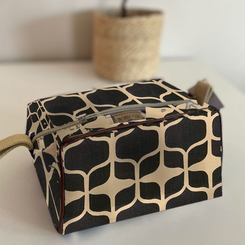 Mongoose Toiletry Bag in Graphic Charcoal-Natural