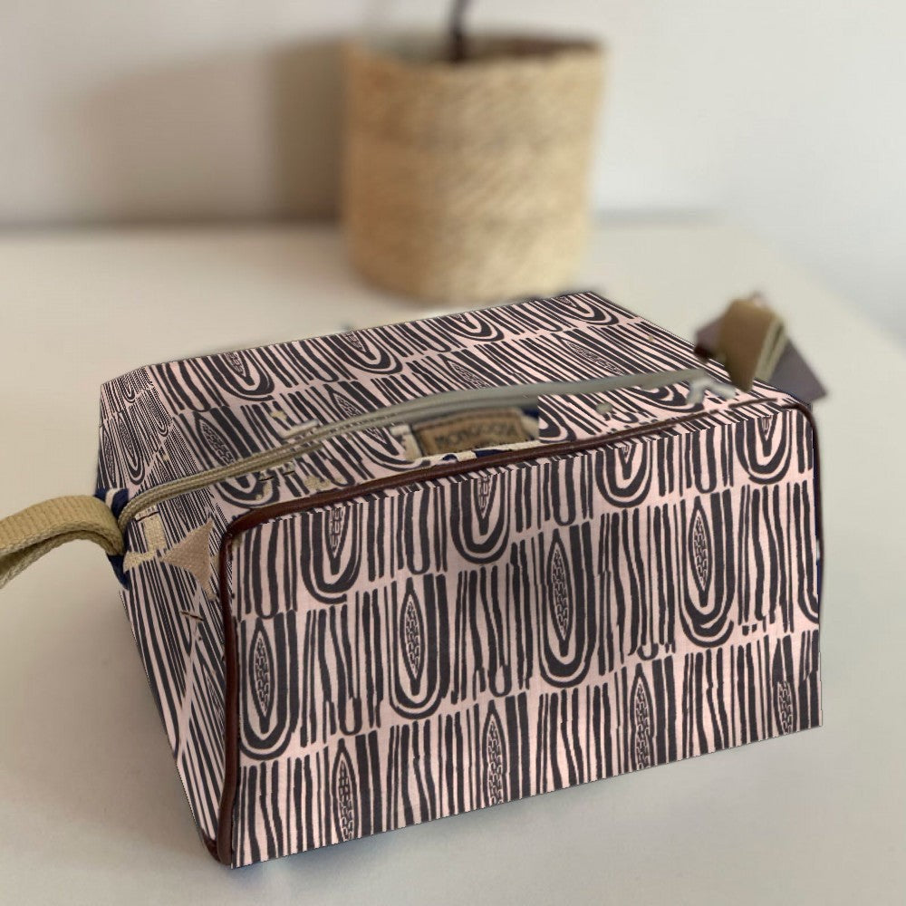 Mongoose Toiletry Bag in Seeds Grey-Pebble